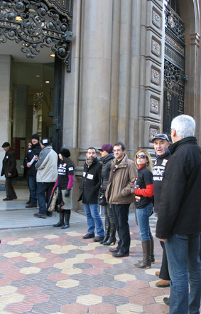 Concentració davant el Banc de València
